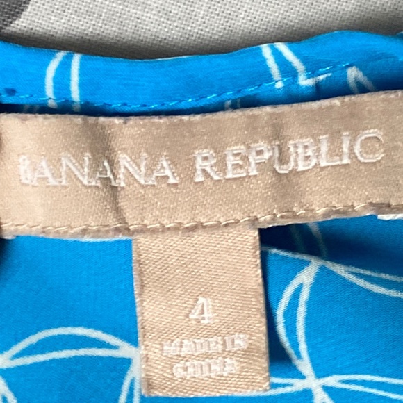 Banana Republic Blue & White Printed Dressy Blouse Size 4 - Picture 4 of 8